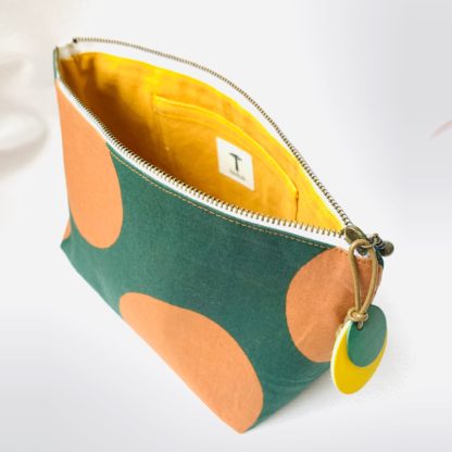 <span style="color: #ff6347; font-style: bold;">【売切】</span><br>アフリカ布で作ったポーチ<br>グリーン