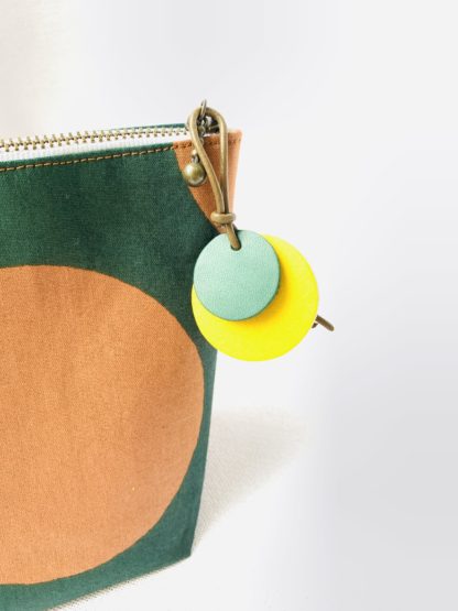 <span style="color: #ff6347; font-style: bold;">【売切】</span><br>アフリカ布で作ったポーチ<br>グリーン - 画像 (3)