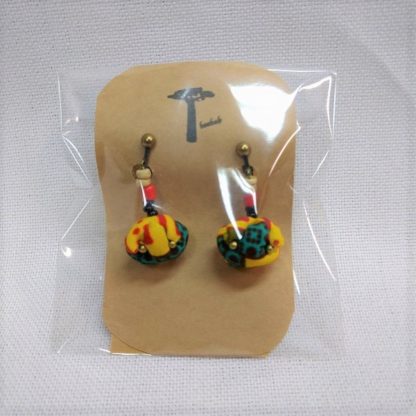 <span style="color: #ff6347; font-style: bold;">【売切】</span><br>099<br>アフリカ布の<br>イヤリング<br>イエロー＆グリーン