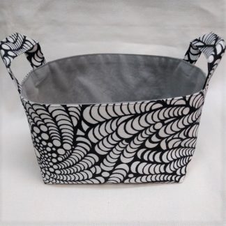 <span style="color: #ff6347; font-style: bold;">【売切】</span><br>085<br>アフリカ布で作った小物入れ(小)<br>ホワイト