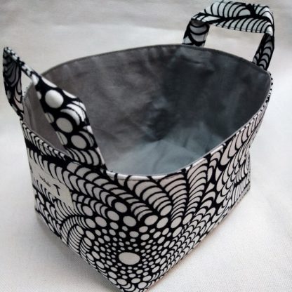 <span style="color: #ff6347; font-style: bold;">【売切】</span><br>085<br>アフリカ布で作った小物入れ（小）<br>ホワイト - 画像 (2)