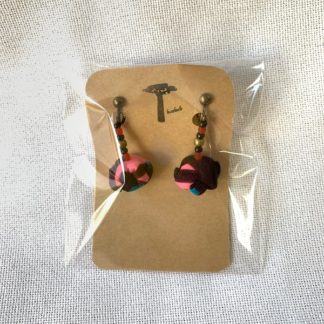 <span style="color: #ff6347; font-style: bold;">【売切】</span><br>091<br>アフリカ布の<br>イヤリング<br>ピンク