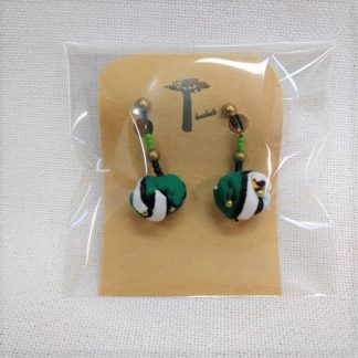 <span style="color: #ff6347; font-style: bold;">【売切】</span><br>088<br>アフリカ布の<br>イヤリング<br>グリーン＆ホワイト