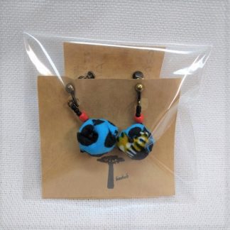 <span style="color: #ff6347; font-style: bold;">【売切】</span><br>086<br>アフリカ布の<br>イヤリング<br>ライトブルー