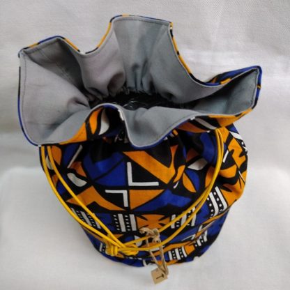 <span style="color: #ff6347; font-style: bold;">【売切】</span><br>099<br>ハネ付き丸底巾着<br>ブルー＆イエロー - 画像 (2)