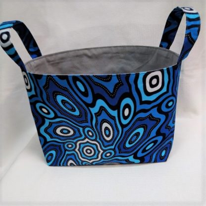 <span style="color: #ff6347; font-style: bold;">【売切】</span><br>062<br>アフリカ布で作った小物入れ（大）<br>ブルー