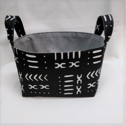 <span style="color: #ff6347; font-style: bold;">【売切】</span><br>061<br>アフリカ布で作った小物入れ（小）<br>ブラック