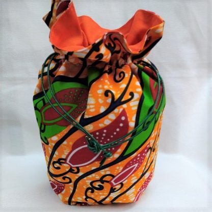 <span style="color: #ff6347; font-style: bold;">【売切】</span><br>097<br>ハネ付き丸底巾着<br>オレンジ＆グリーン