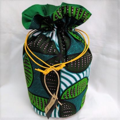 <span style="color: #ff6347; font-style: bold;">【売切】</span><br>094<br>ハネ付き丸底巾着<br>グリーン＆ホワイト