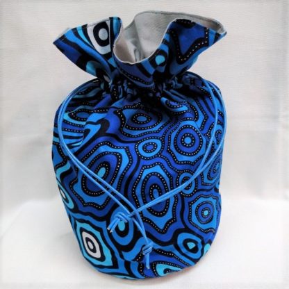 <span style="color: #ff6347; font-style: bold;">【売切】</span><br>090<br>ハネ付き丸底巾着<br>ブルー