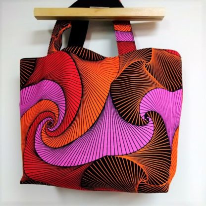 <span style="color: #ff6347; font-style: bold;">【サンプル画像】</span><br>アフリカ布のトートバッグ<br>大<br>別布で注文可能