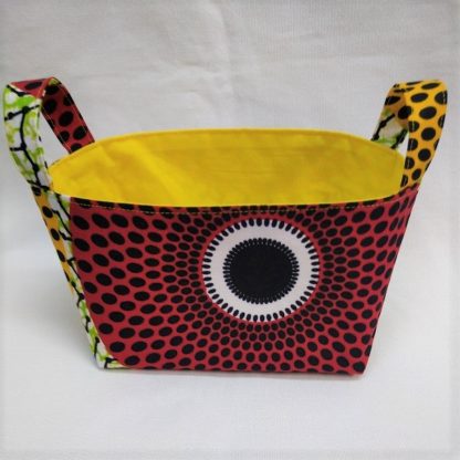 <span style="color: #ff6347; font-style: bold;">【売切】</span><br>057<br>アフリカ布で作った小物入れ（小）<br>レッド＆イエローサークル