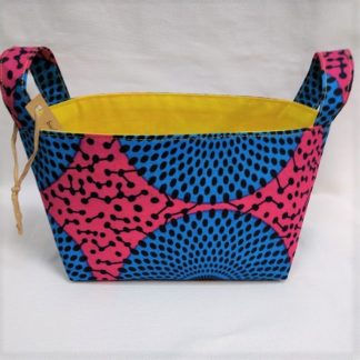 <span style="color: #ff6347; font-style: bold;">【売切】</span><br>052<br>アフリカ布で作った小物入れ（小）<br>ピンク＆ブルーサークル