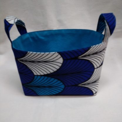 <span style="color: #ff6347; font-style: bold;">【売切】</span><br>051<br>アフリカ布で作った小物入れ（小）<br>ブルー＆ホワイト