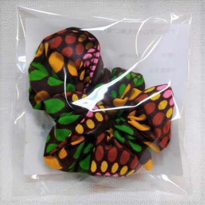 <span style="color: #ff6347; font-style: bold;">【売切】</span><br>083<br>アフリカ布でつくったシュシュ㉖