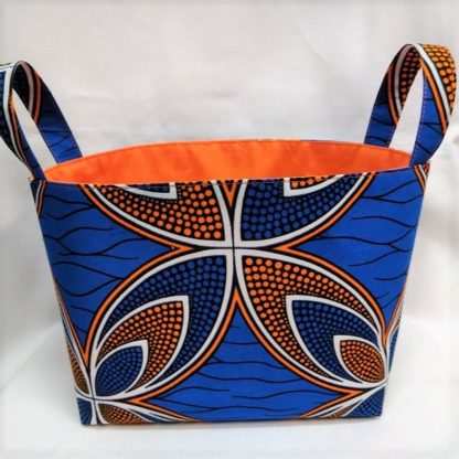 <span style="color: #ff6347; font-style: bold;">【売切】</span><br>040<br>アフリカ布で作った小物入れ（大）<br>ブルー＆オレンジ