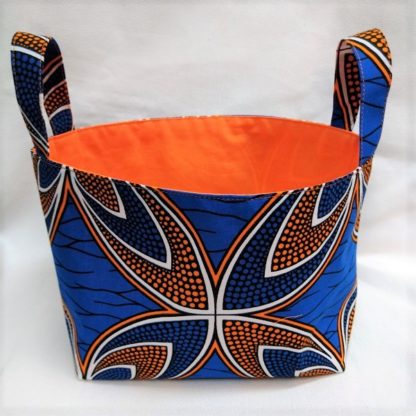 <span style="color: #ff6347; font-style: bold;">【売切】</span><br>031<br>アフリカ布で作った小物入れ（大）<br>ブルー＆オレンジ
