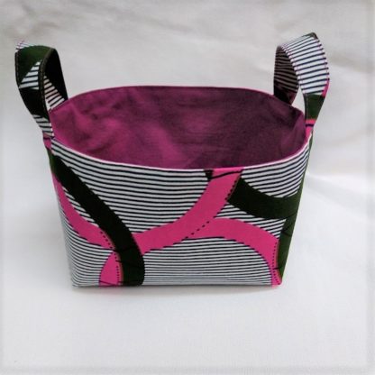 <span style="color: #ff6347; font-style: bold;">【売切】</span><br>030<br>アフリカ布で作った小物入れ（小）<br>ピンク＆グリーンサークル