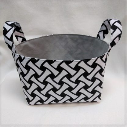 <span style="color: #ff6347; font-style: bold;">【売切】</span><br>197<br>アフリカ布で作った小物入れ（小）<br>ブラック＆ホワイト