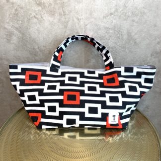 <span style="color: #ff6347; font-style: bold;">【売切】</span><br>049<br>アフリカ布の<br>エコバッグ<br>ブラック&ホワイト