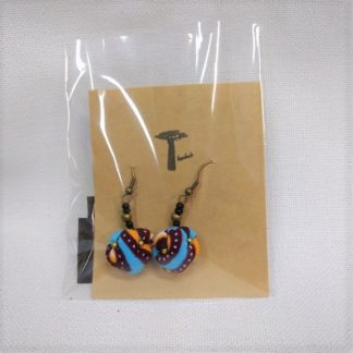 <span style="color: #ff6347; font-style: bold;">【売切】</span><br>063<br>アフリカ布で作ったピアス<br>ライトブルー＆イエロー