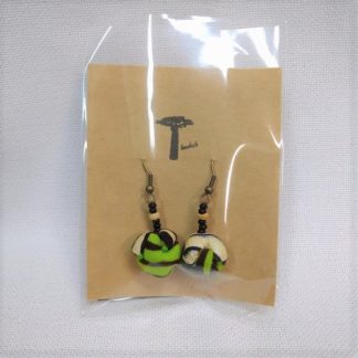 <span style="color: #ff6347; font-style: bold;">【売切】</span><br>066<br>アフリカ布で作ったピアス<br>ライトグリーン＆ホワイト