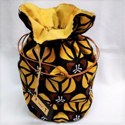 <span style="color: #ff6347; font-style: bold;">【売切】</span><br>083<br>ハネ付き丸底巾着<br>イエロー＆ブラウン