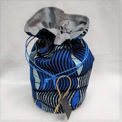 <span style="color: #ff6347; font-style: bold;">【売切】</span><br>080<br>ハネ付き丸底巾着<br>ブルー