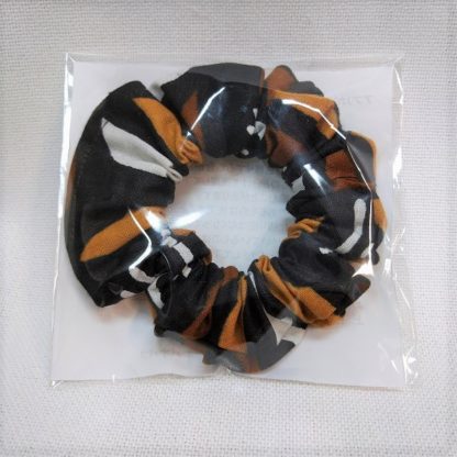 <span style="color: #ff6347; font-style: bold;">【売切】</span><br>055<br>アフリカ布でつくったシュシュ