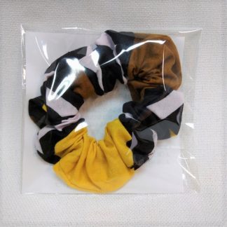 <span style="color: #ff6347; font-style: bold;">【売切】</span><br>053<br>アフリカ布でつくったシュシュ