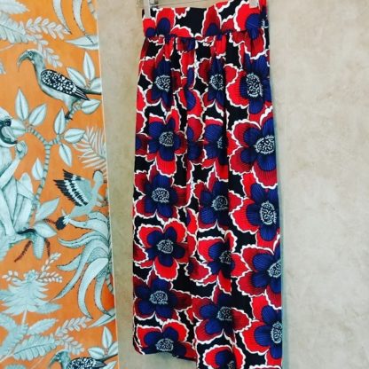 <span style="color: #ff6347; font-style: bold;">【売切】</span><br>090<br>アフリカ布の<br>スカート<br>レッドフラワー