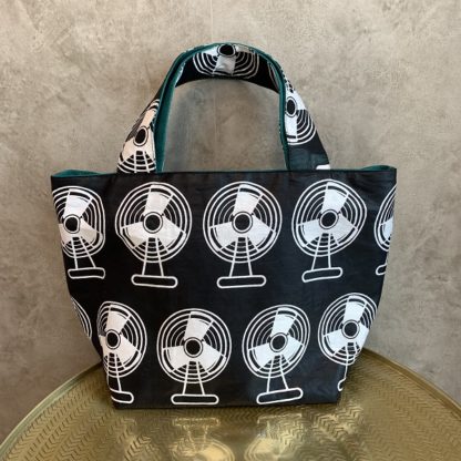 <span style="color: #ff6347; font-style: bold;">【売切】</span><br>093<br>アフリカ布のトートバッグ<br>中<br>サーキュレーター