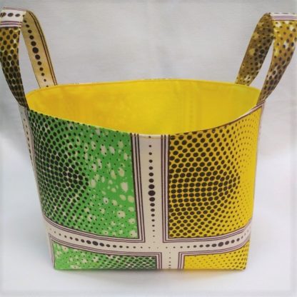 <span style="color: #ff6347; font-style: bold;">【売切】</span><br>027<br>アフリカ布で作った小物入れ（大）<br>イエロー＆ライトグリーン