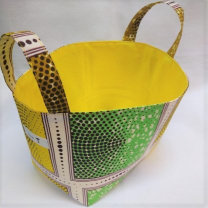 <span style="color: #ff6347; font-style: bold;">【売切】</span><br>027<br>アフリカ布で作った小物入れ（大）<br>イエロー＆ライトグリーン - 画像 (2)