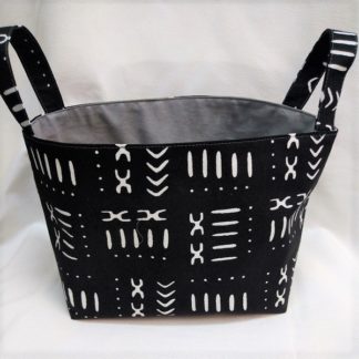 <span style="color: #ff6347; font-style: bold;">【売切】</span><br>191<br>アフリカ布で作った小物入れ（大）<br>ブラック＆ホワイト