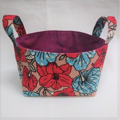 <span style="color: #ff6347; font-style: bold;">【売切】</span><br>023<br>アフリカ布で作った小物入れ（小）<br>レッド＆ブルー フラワー