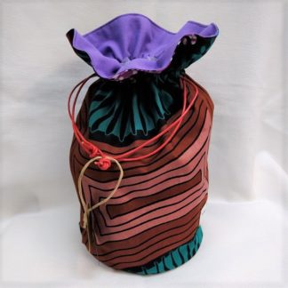 <span style="color: #ff6347; font-style: bold;">【売切】</span><br>076<br>ハネ付き丸底巾着<br>レッド＆グリーン