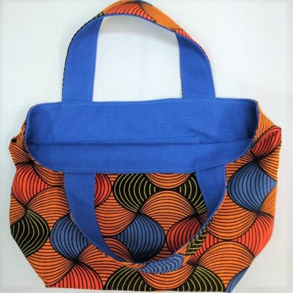 <span style="color: #ff6347; font-style: bold;">【売切】</span><br>092<br>アフリカ布のトートバッグ<br>中<br>オレンジ＆ブルー - 画像 (2)