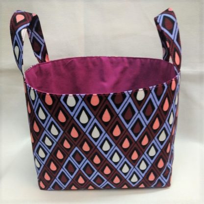 <span style="color: #ff6347; font-style: bold;">【売切】</span><br>186<br>アフリカ布で作った小物入れ（大）<br>パープル＆ホワイト