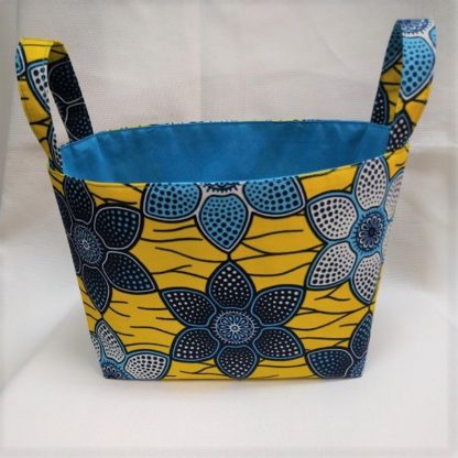 <span style="color: #ff6347; font-style: bold;">【売切】</span><br>185<br>アフリカ布で作った小物入れ（大）<br>イエロー＆ブルーフラワー