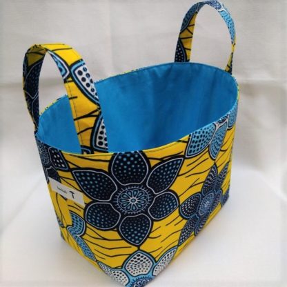 <span style="color: #ff6347; font-style: bold;">【売切】</span><br>185<br>アフリカ布で作った小物入れ（大）<br>イエロー＆ブルーフラワー - 画像 (2)