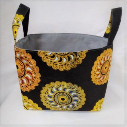 <span style="color: #ff6347; font-style: bold;">【売切】</span><br>181<br>アフリカ布で作った小物入れ（大）<br>イエロー＆ブラック