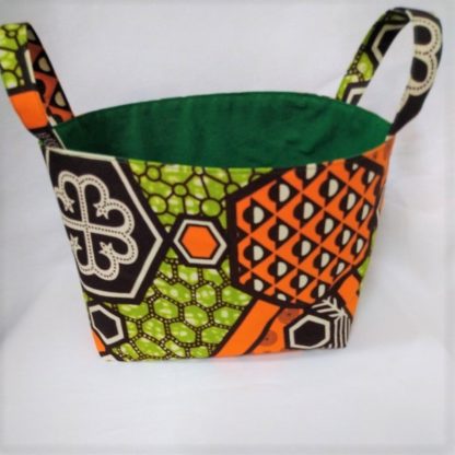 <span style="color: #ff6347; font-style: bold;">【売切】</span><br>180<br>アフリカ布で作った小物入れ（大）<br>オレンジ＆グリーン