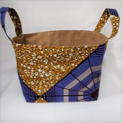 <span style="color: #ff6347; font-style: bold;">【売切】</span><br>179<br>アフリカ布で作った小物入れ（大）<br>ブルー＆ブラウン