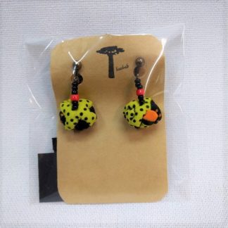 <span style="color: #ff6347; font-style: bold;">【売切】</span><br>044<br>アフリカ布の<br>イヤリング<br>イエロー&オレンジ