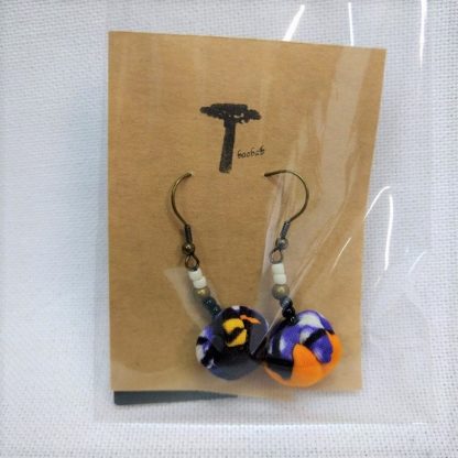 <span style="color: #ff6347; font-style: bold;">【売切】</span><br>049<br>アフリカ布で作ったピアス<br>パープル＆オレンジ