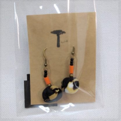 <span style="color: #ff6347; font-style: bold;">【売切】</span><br>048<br>アフリカ布で作ったピアス<br>ベージュ＆ブラック