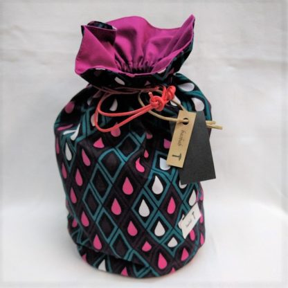 <span style="color: #ff6347; font-style: bold;">【売切】</span><br>070<br>ハネ付き丸底巾着<br>グリーン＆ダークレッド