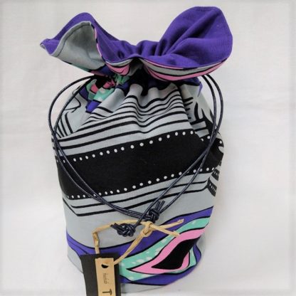 <span style="color: #ff6347; font-style: bold;">【売切】</span><br>061<br>ハネ付き丸底巾着<br>グレー＆パープル