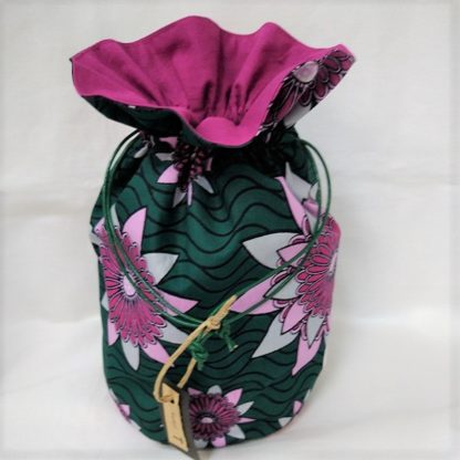 <span style="color: #ff6347; font-style: bold;">【売切】</span><br>059<br>ハネ付き丸底巾着<br>グリーンフラワー